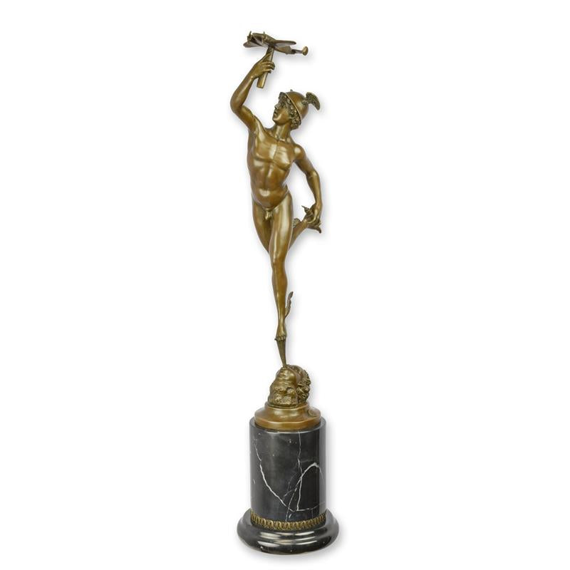 UN TROPHÉE DE BRONZE DE MERCURE PORTANT UNE ÉLECTRE
