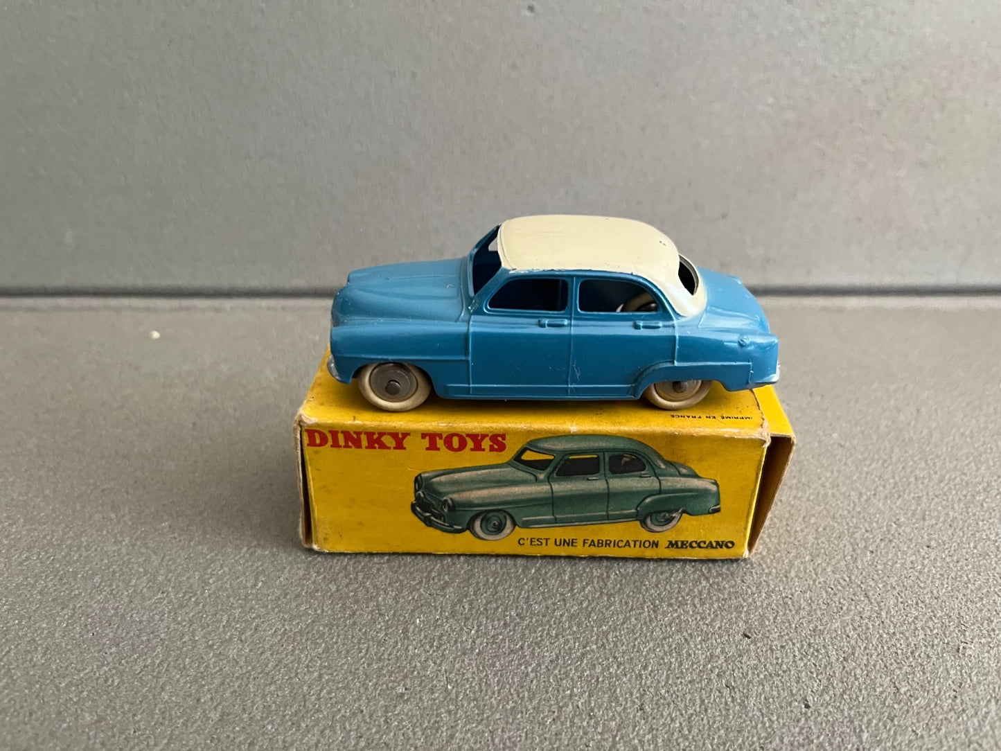 Ancienne Miniature Voiture Simca 9 Aronde Dinky Toys France 24U Bi-ton Boite