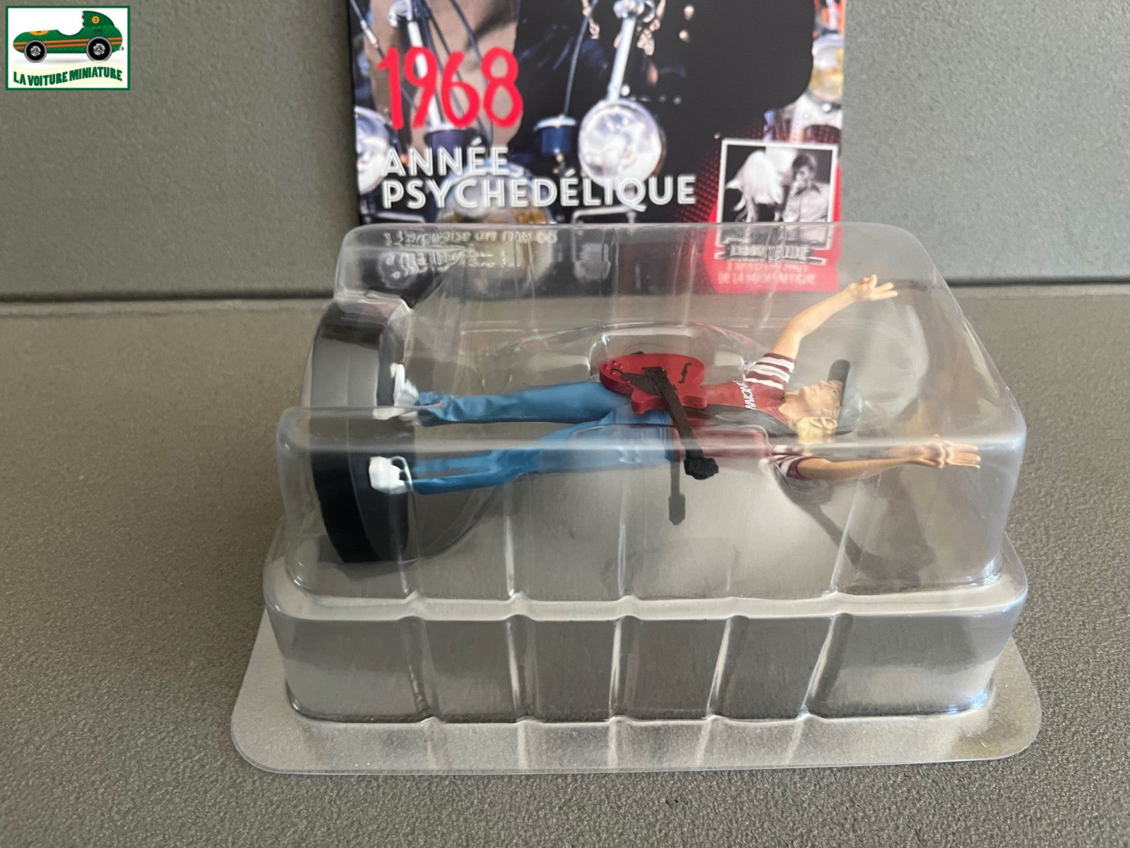 Figurine de Collection Johnny Hallyday + Livret N°16