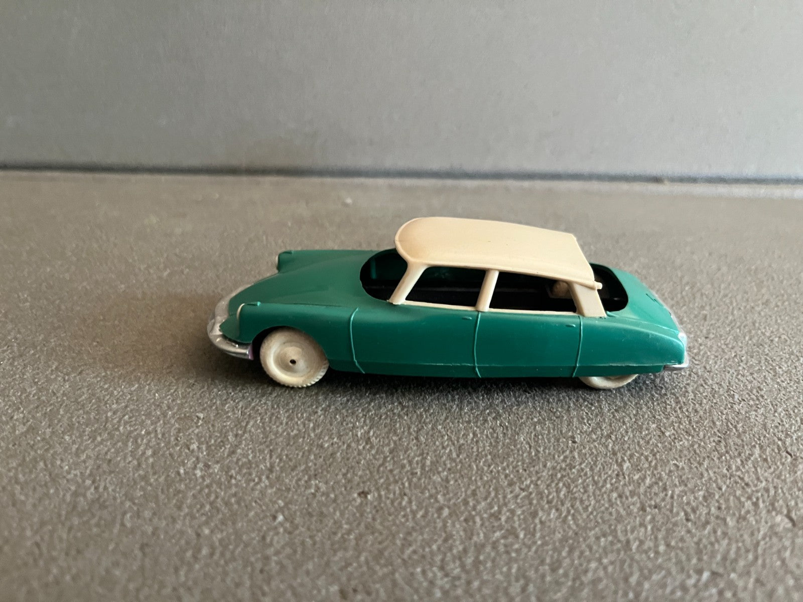Ancienne Voiture Miniature Plastique Citroen DS 19 Minialuxe France au 1/43