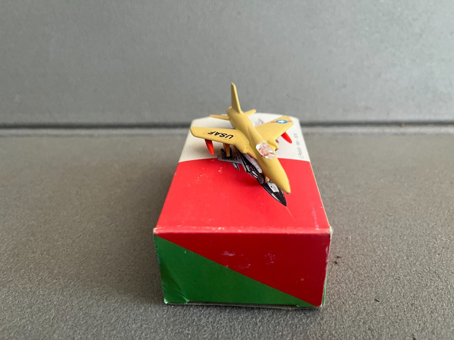 Ancien Avion miniature Militaire Thunderchief F 105 Club 33 Polistil 1976