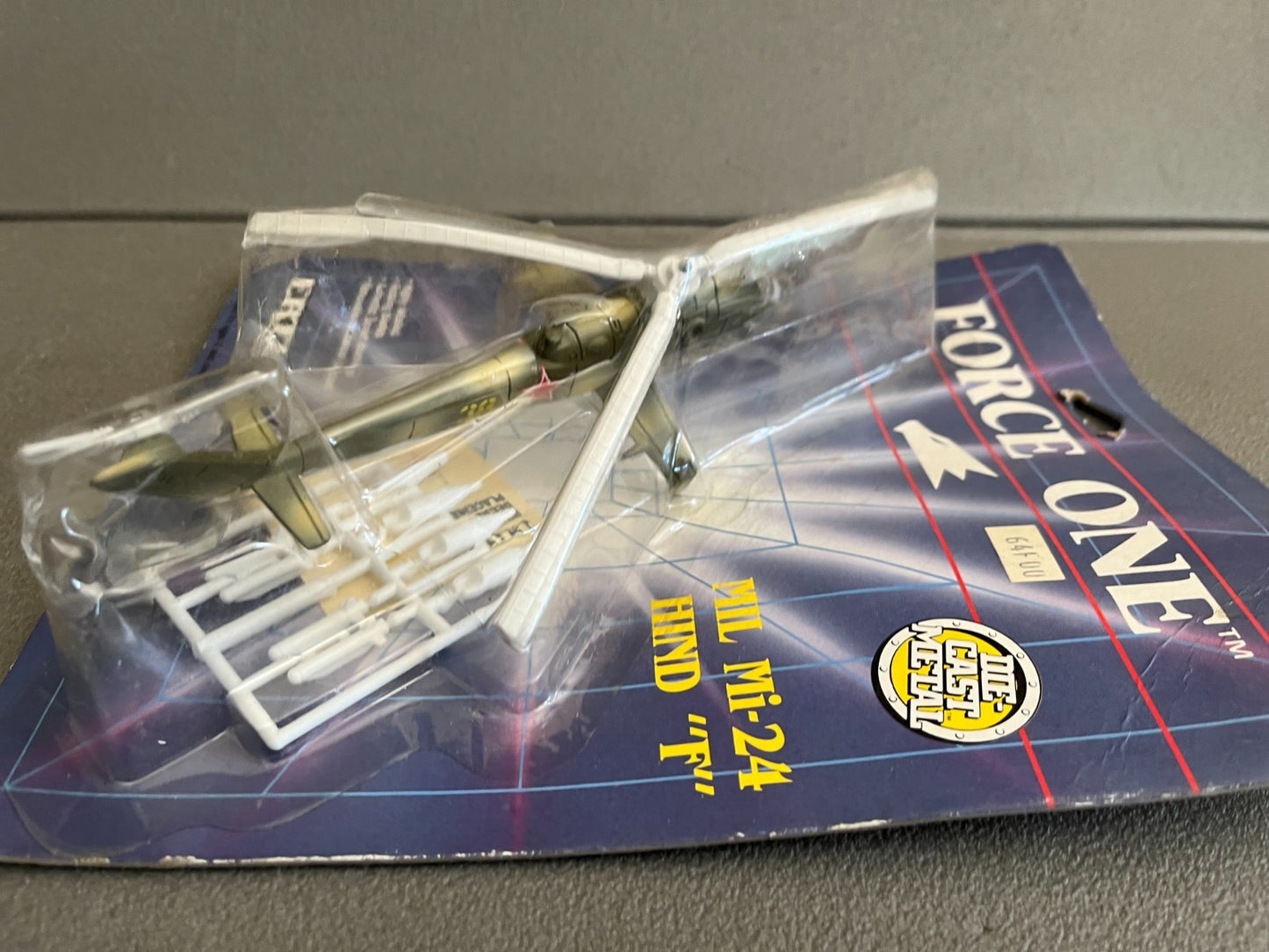 Ancien Avion miniature Militaire Vintage Hélicoptère MIL Mi-24 Hind "F" ERTL