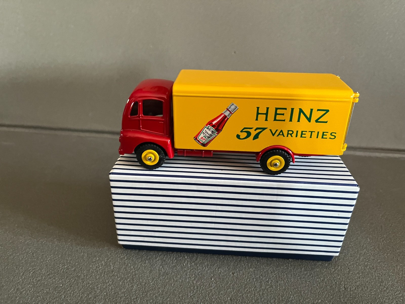 Voiture miniature Camion Guy Van Heinz 920 Dinky Toys Supertoys Atlas