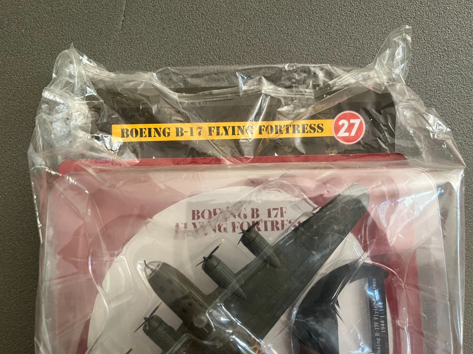 Avion miniature Militaire Bombardier Boeing B-17 Flying Fortress 1/144