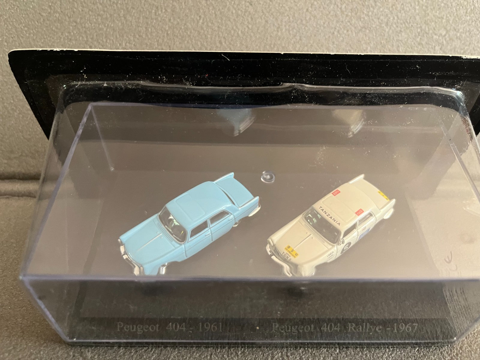 Voiture Miniature Duo Peugeot 404 1961 Rallye 1967 Universal Hobbies au 1/87 HO