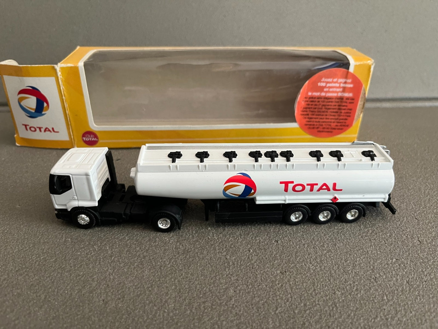 Voiture miniature Camion Semi Remorque Citerne Renault Premium Total Norev 1/87