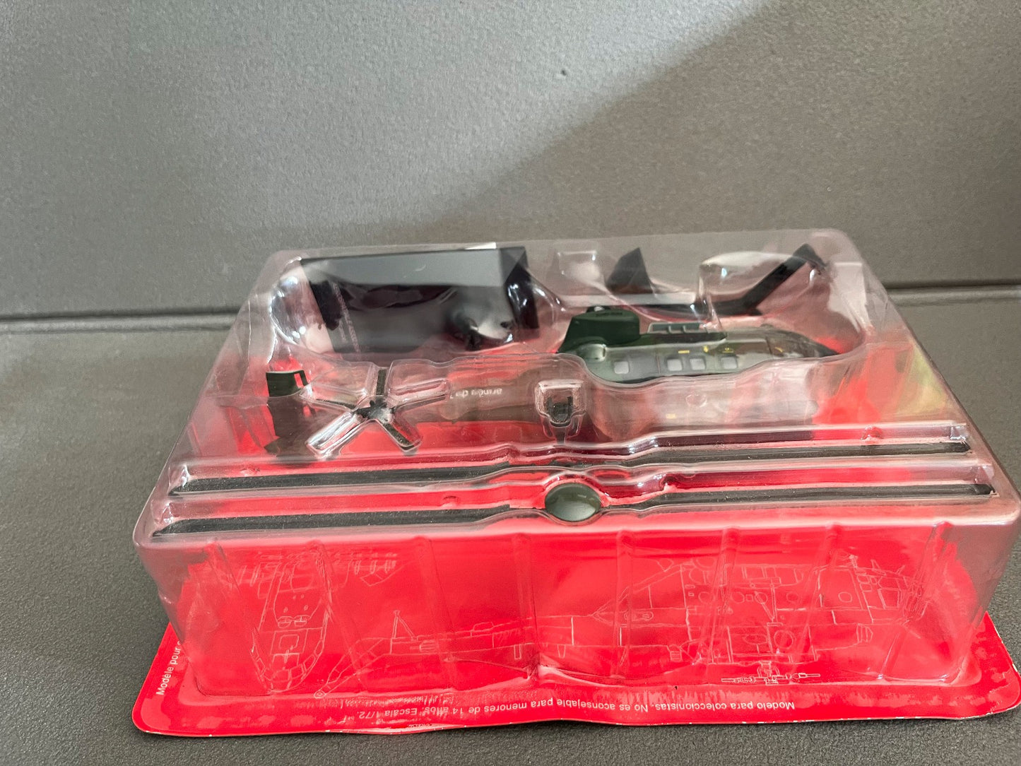 Hélicoptère de combat Miniature Aerospatial AS332 Super Puma Armée Terre 1/72