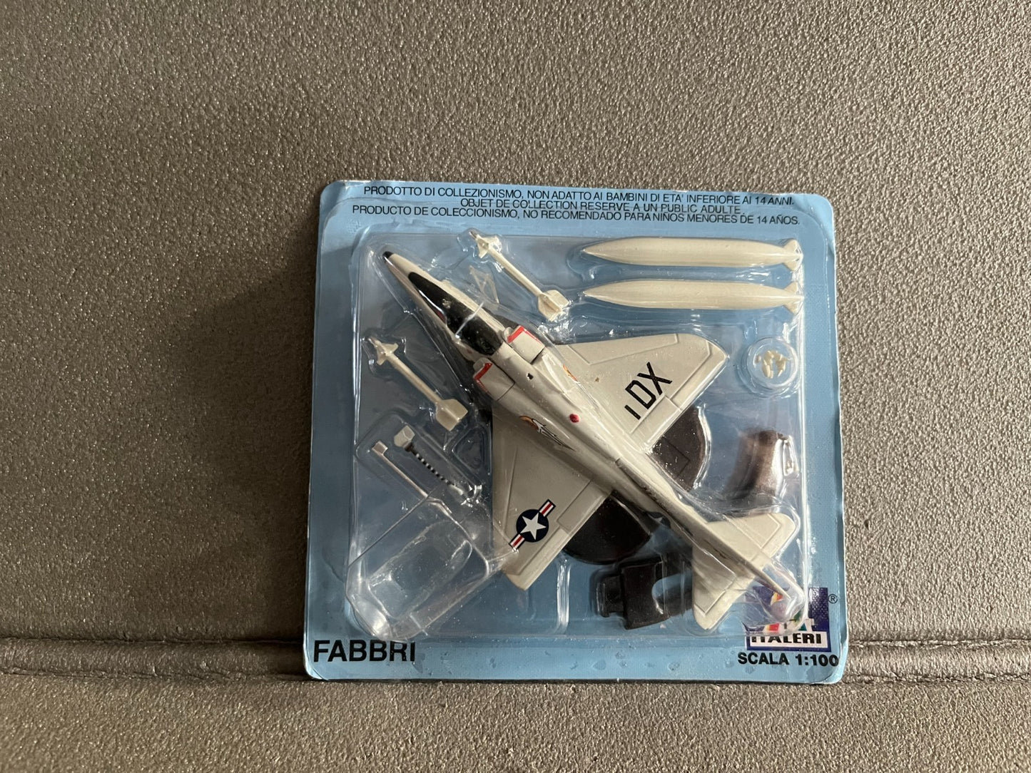 Avion miniature Militaire Tempest Fabbri Italeri 1/100