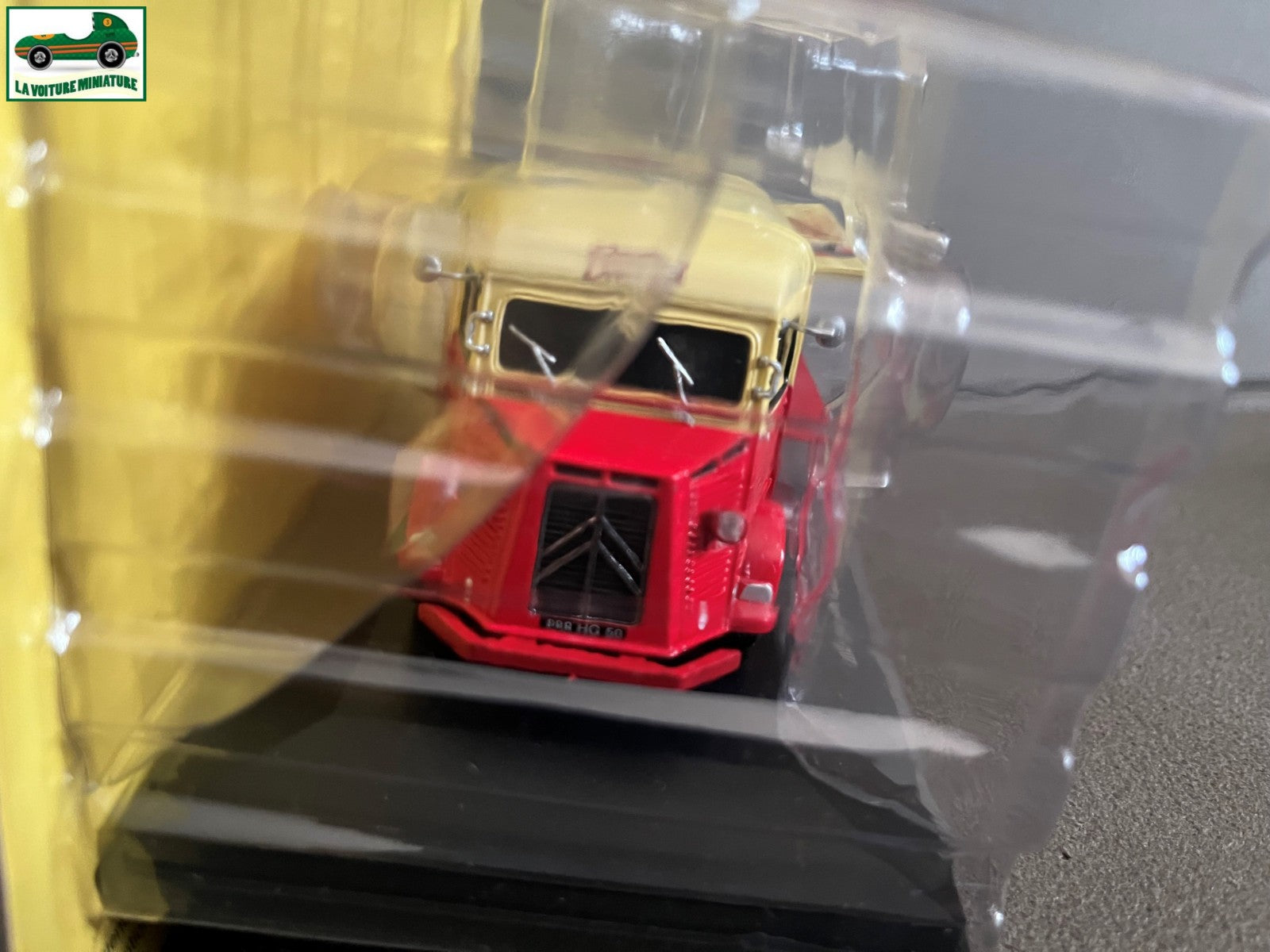 Voiture miniature Camion Citroen Type HY 1964 Magasin Ambulant Boucherie au 1/43