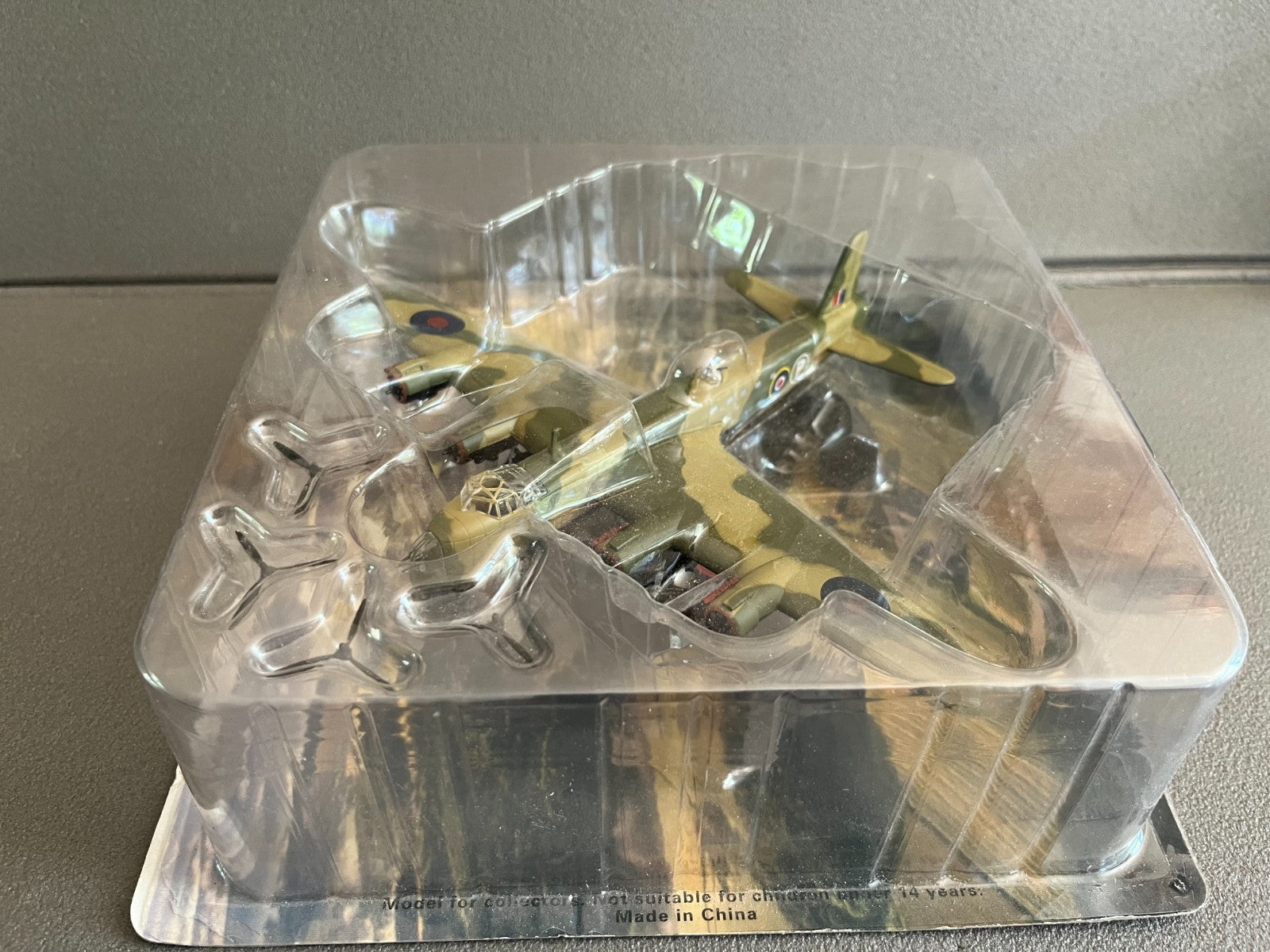Avion miniature Militaire Bombardier Short Stirling Mk III Altaya 1/144