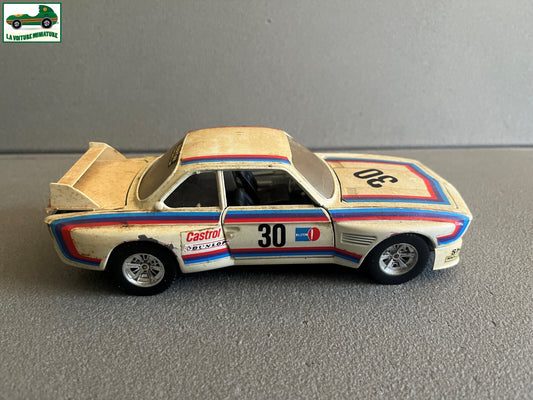 Ancienne Voiture Miniature BMW 3.0 CS Burago au 1/24 Epave