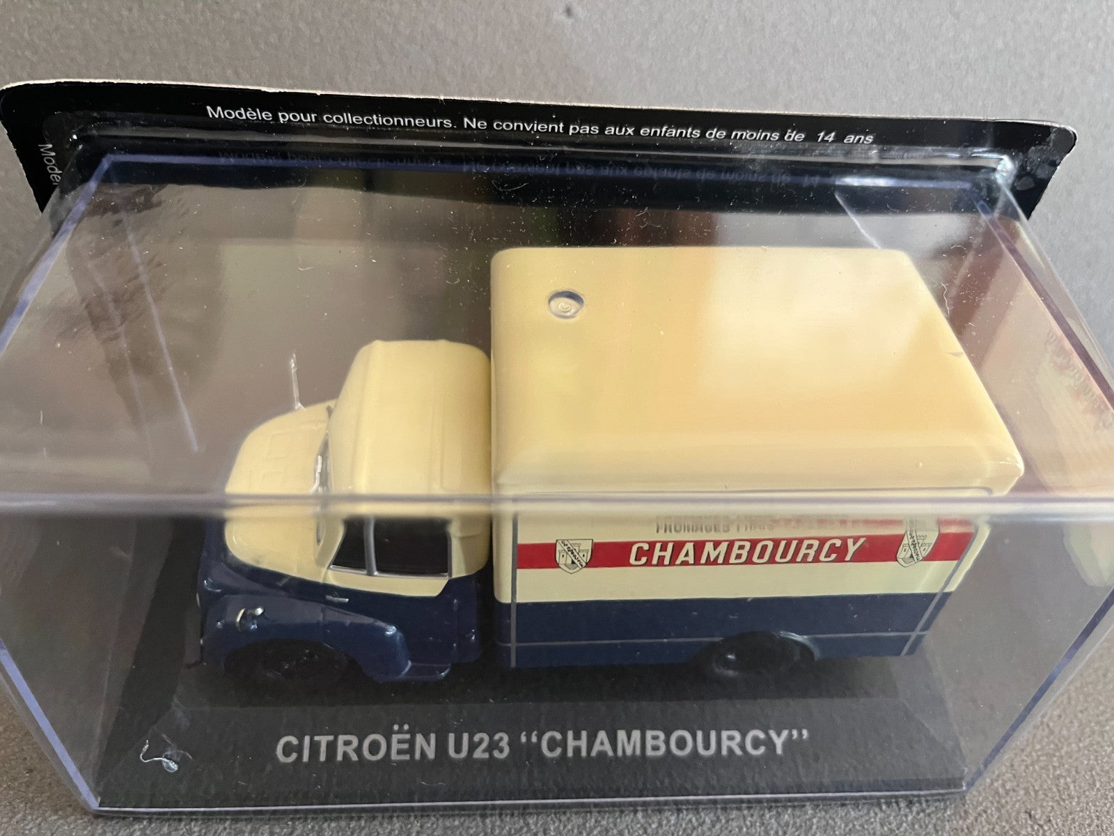 Voiture Miniature Camion Publicitaire Citroen U23 Chambourcy au 1/43