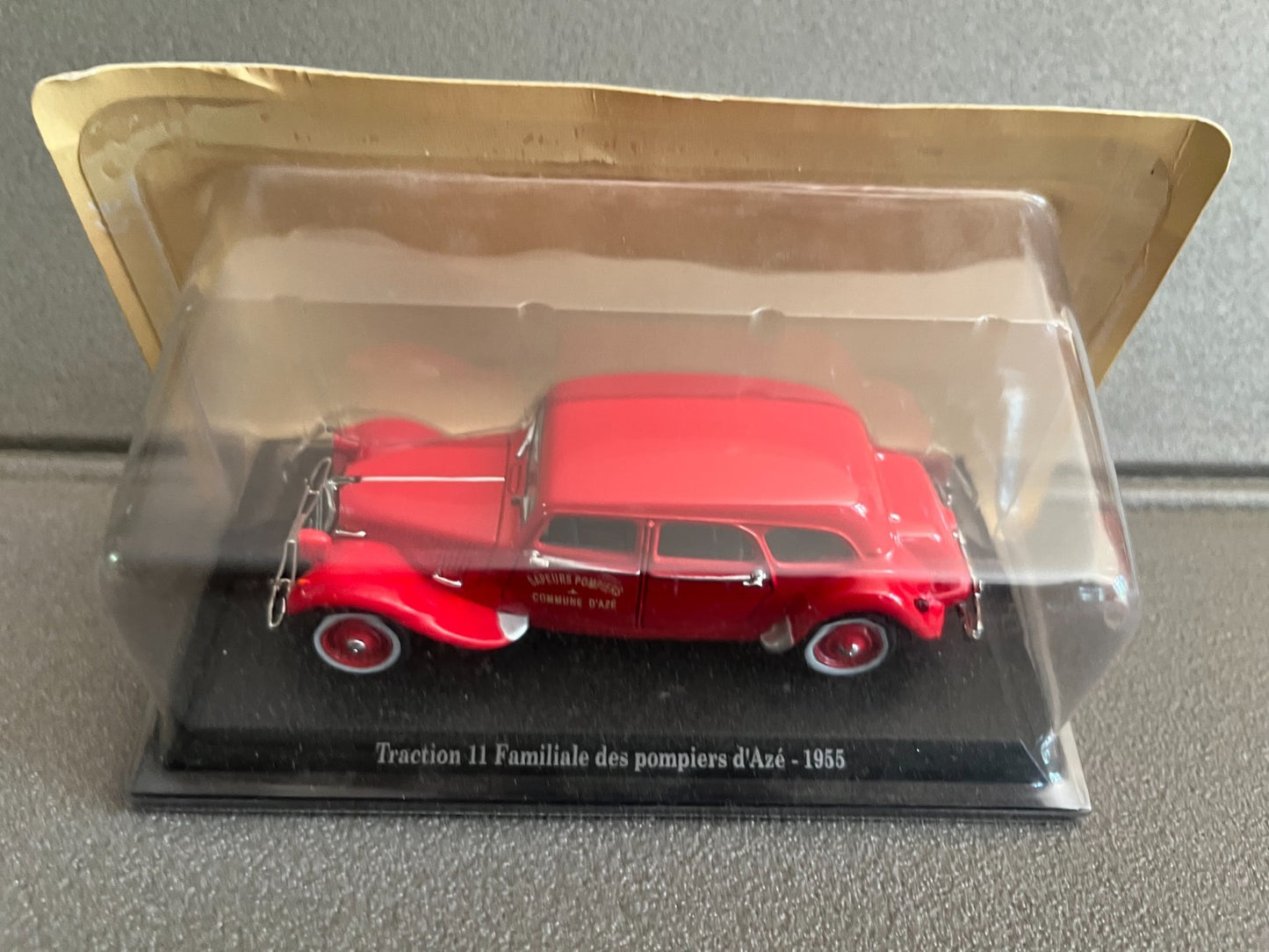 Voiture Miniature Citroen Traction 11 Familiale Pompiers d'Azé 1955 au 1/43