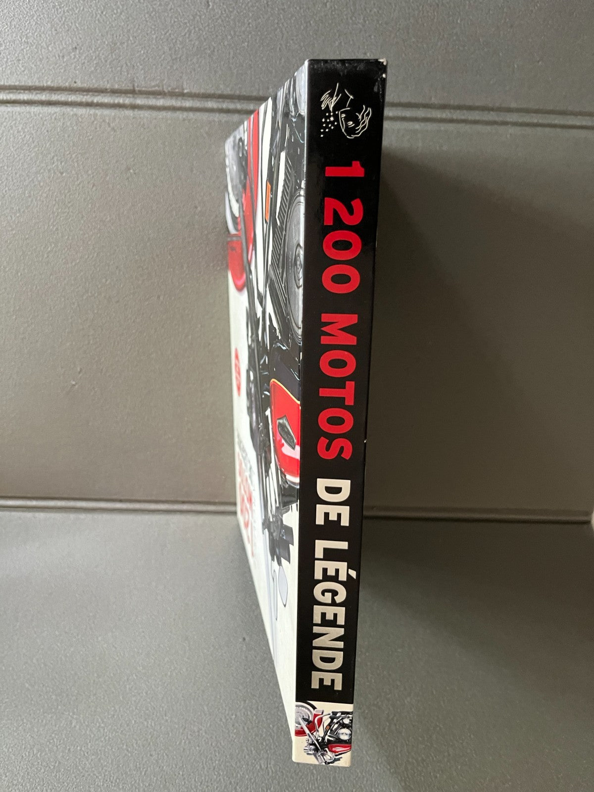 Livre Moto 1200 Motos de Légende Larousse