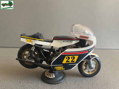 Ancienne Miniature Moto Suzuki 500 CC GP Olio Fiat 22 Polistil au 1/15