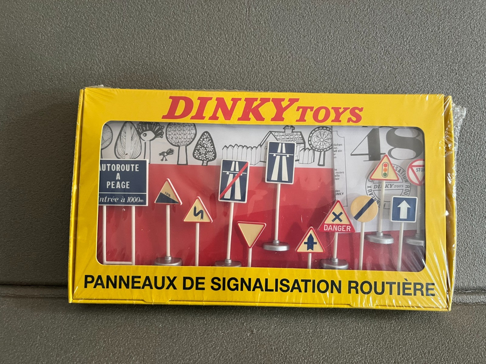 Voiture miniature panneaux de signalisation routière Dinky Toys Atlas