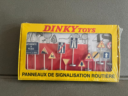 Voiture miniature panneaux de signalisation routière Dinky Toys Atlas