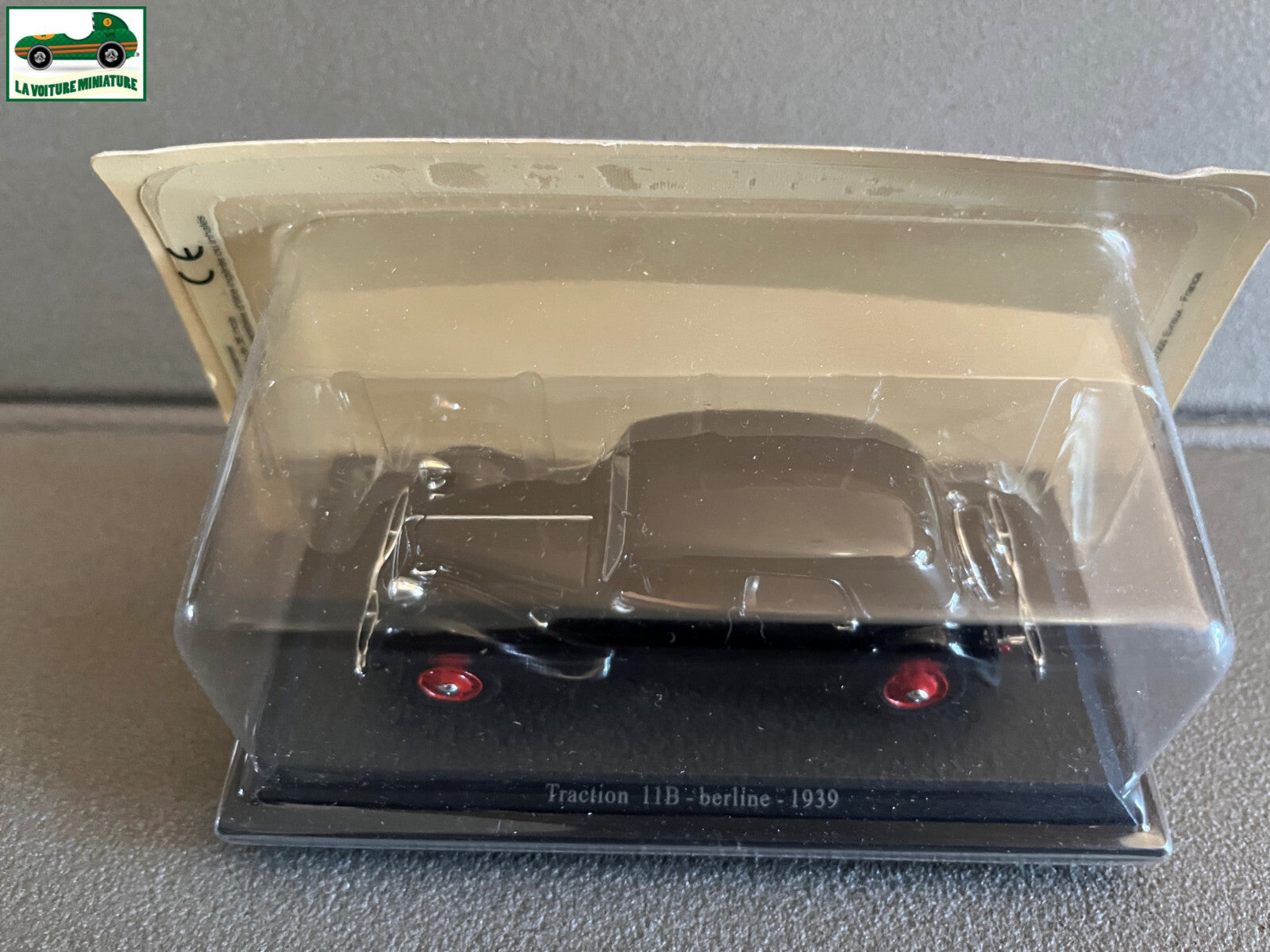 Voiture Miniature Citroen Traction 11B Berline 1939 au 1/43