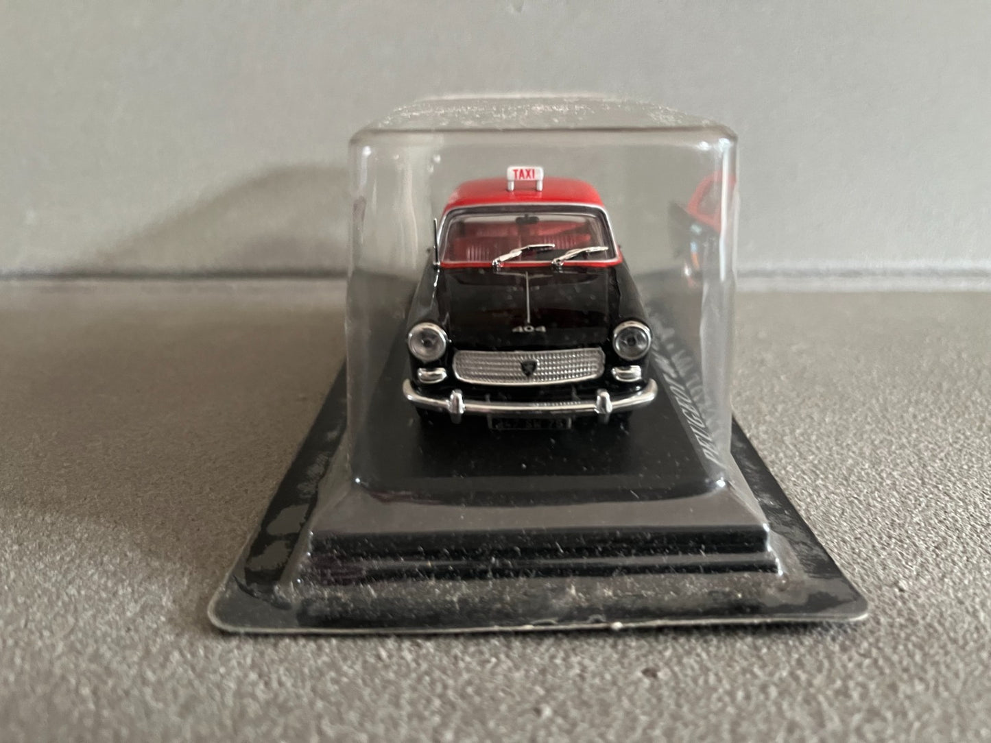 Voiture Miniature Peugeot 404 Paris 1962 Taxi Du Monde au 1/43 Altaya