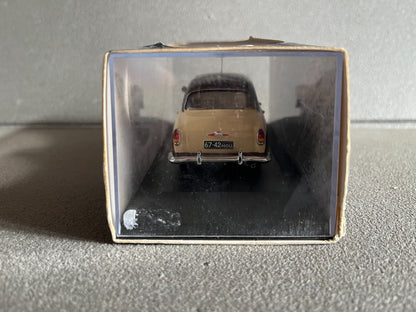 Voiture miniature Volga Gaz 21 1955 Ixo au 1/43