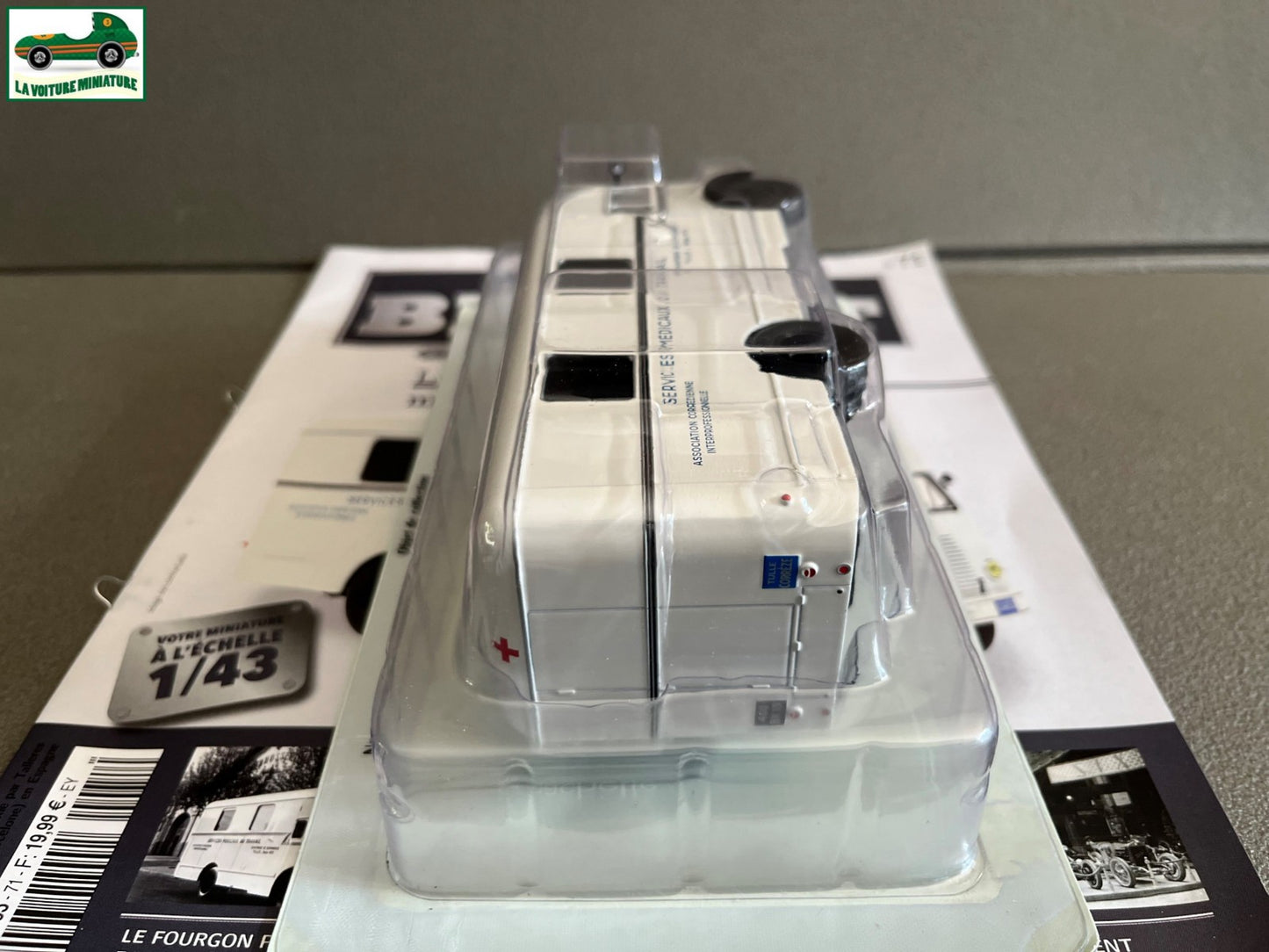 Voiture miniature Camion Berliet GLA 5R Medecine Travail Hachette 1/43