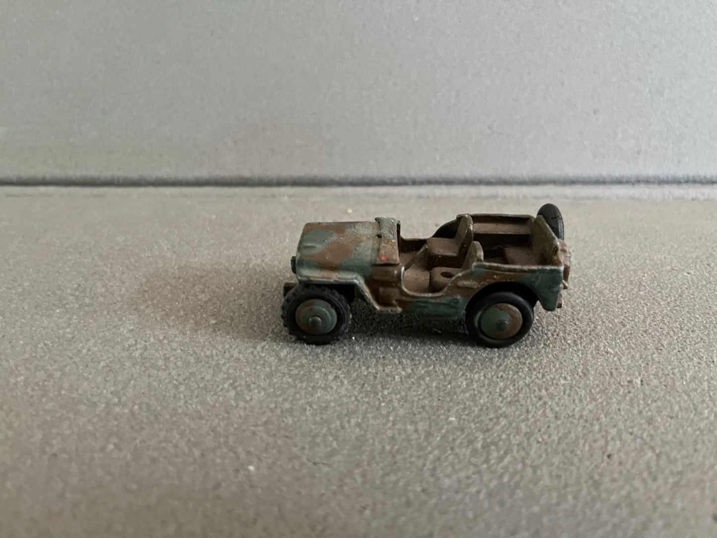 Ancienne Miniature Militaire Voiture Jeep Dinky Toys Meccano France Epave