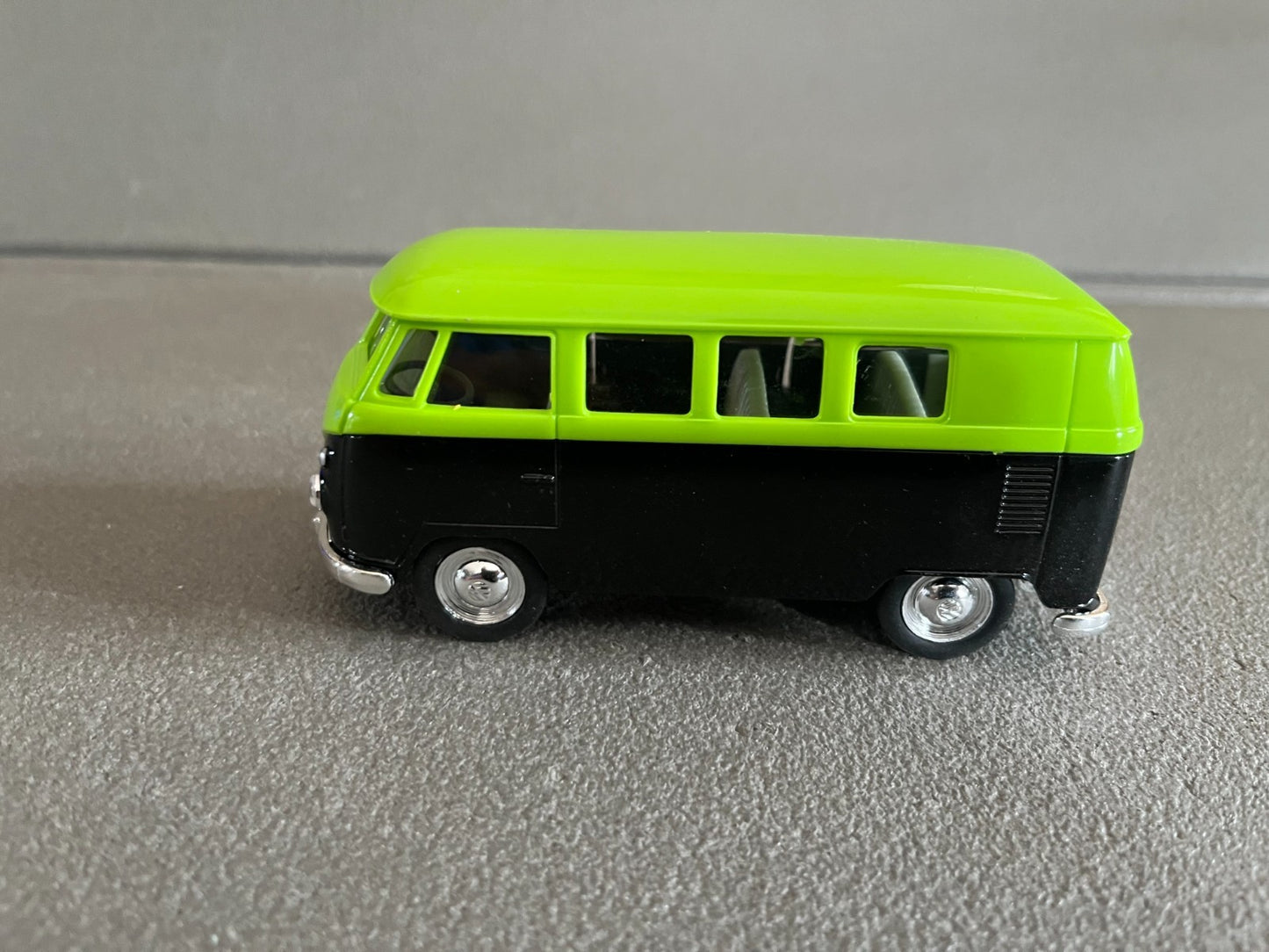 Voiture Miniature Bus Volkswagen Combi T1 1963 Welly au 1/34 1/39