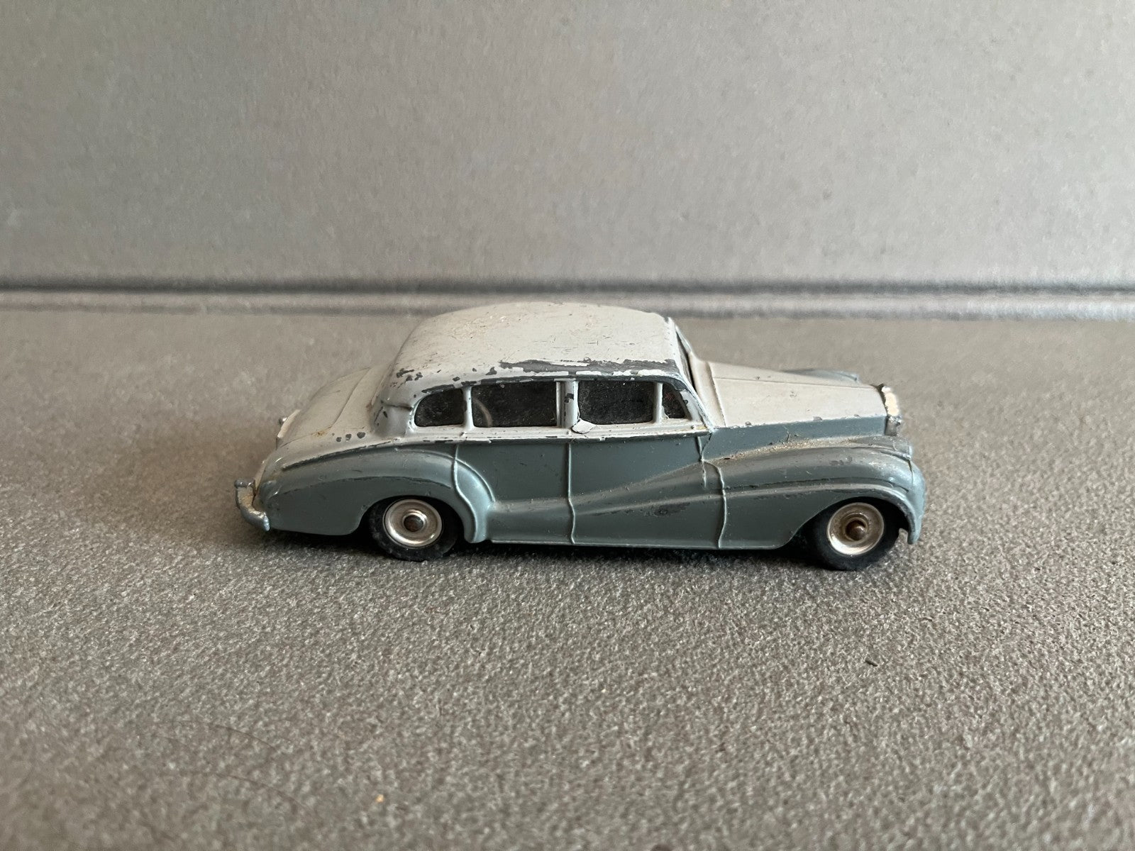 Ancienne Miniature Voiture Rolls Royce Silver Wraith Dinky Toys Meccano England