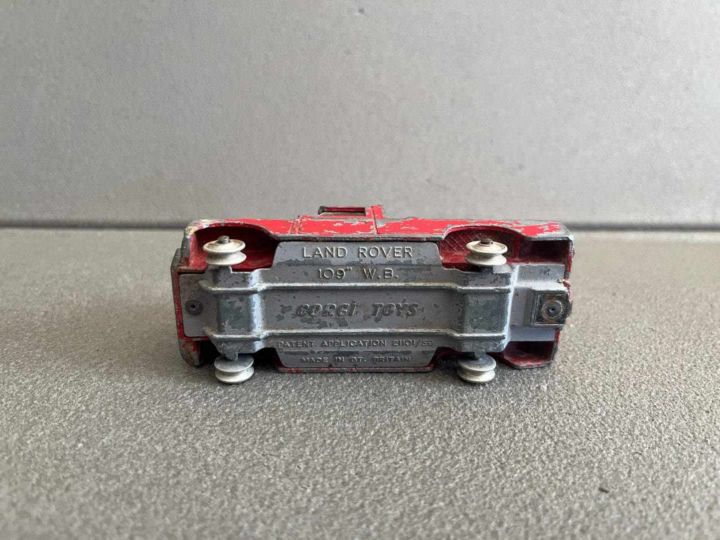 Ancienne Miniature Voiture Land Rover 109 W.B. Corgi Toys Epave 1/43