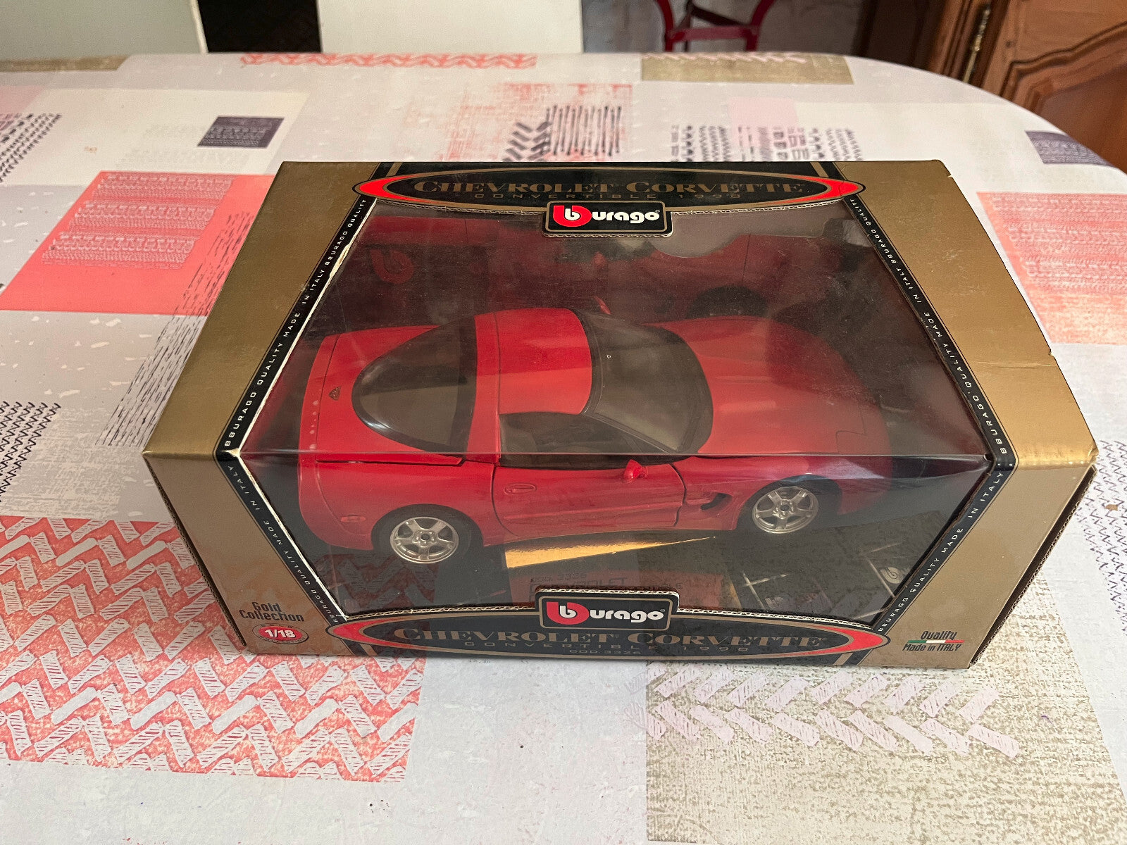 Voiture miniature Chevrolet Corvette Convertible Burago 1/18