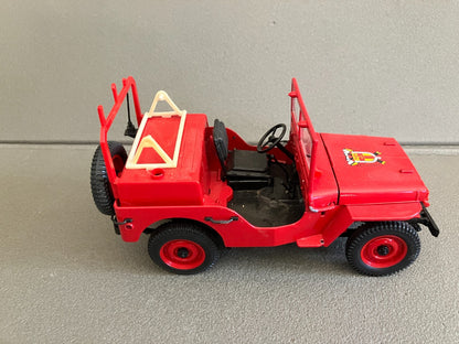 Ancienne Voiture miniature Jeep Willys Pompiers Tarn Solido au 1/18 Incomplète