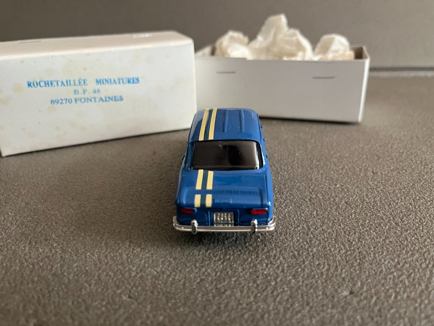 Jouet Ancien Voiture Miniature Renault R8 Gordini Rochetaillée 92 1/43