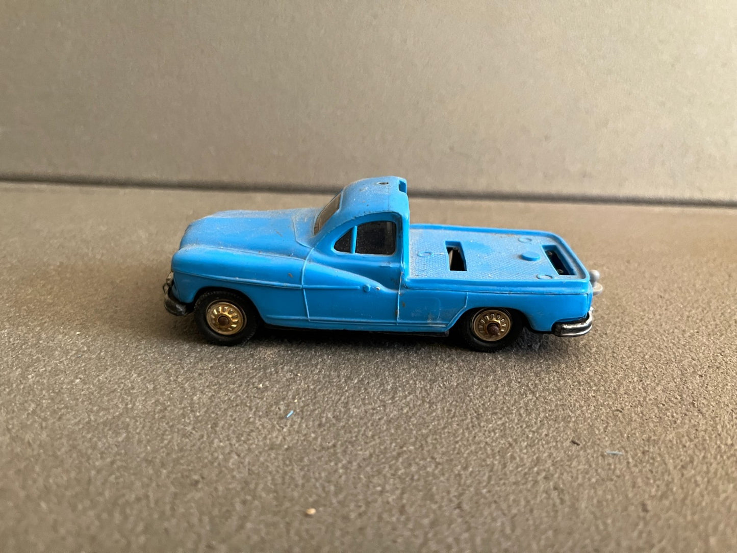 Ancienne Voiture Miniature Ford Vedette Dépanneuse Norev Plastique France Epave