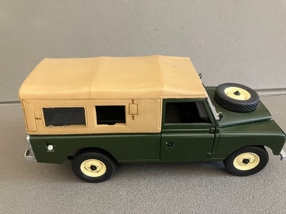 Ancienne Voiture miniature Land Rover Serie III Universal Hobbies au 1/18