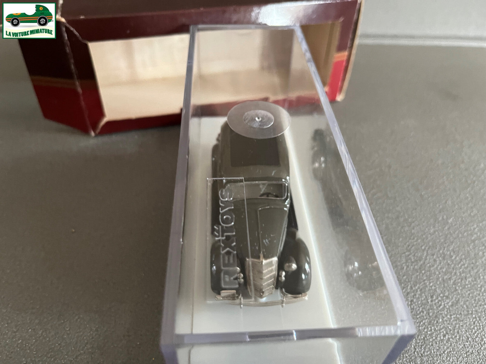 Voiture Miniature Ford Fordor 42 Conduite intérieure Rextoys 1/43