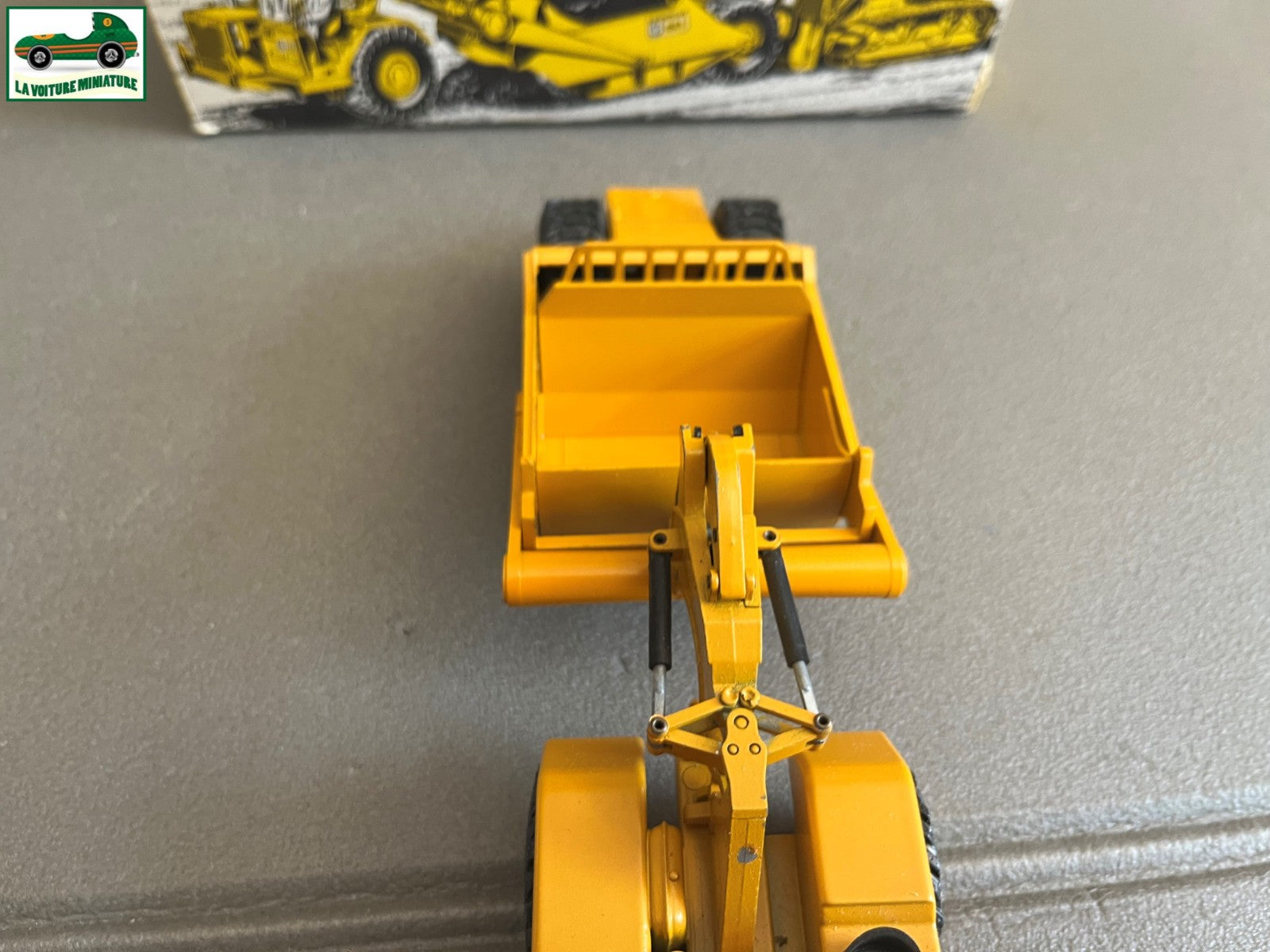 Miniature Engin Véhicule de chantier CAT 621 NZG au 1/50