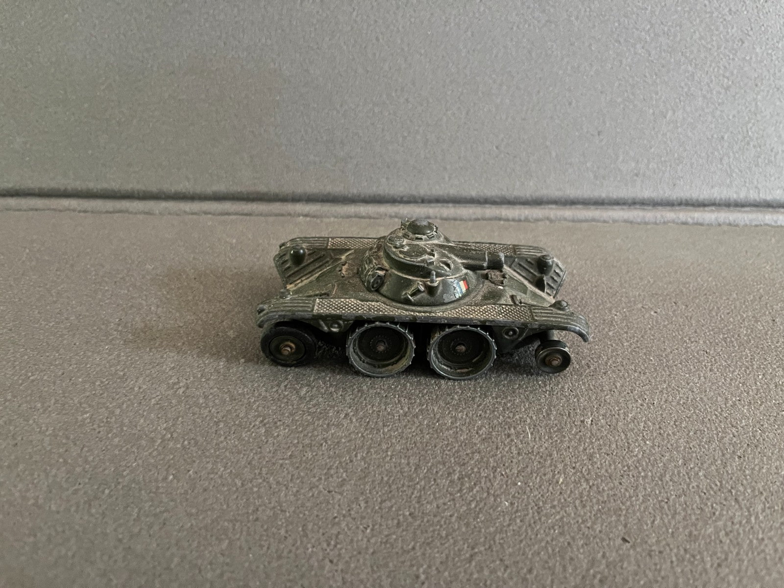 Ancienne Miniature Militaire Char EBR Panhard Dinky Toys Meccano France Epave