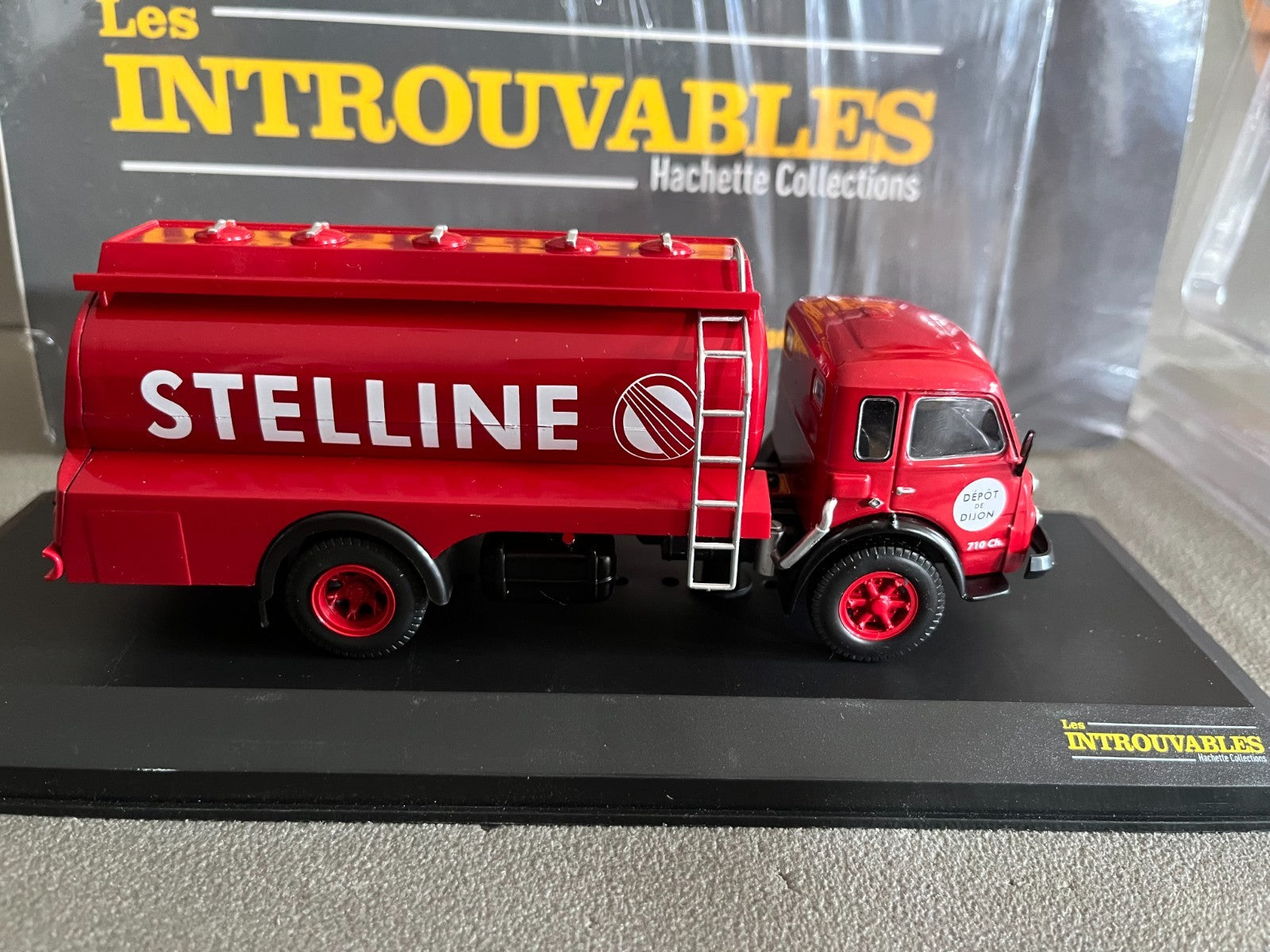 Voiture miniature Camion Citerne Renault Stelline Les Introuvables Hachette 1/43
