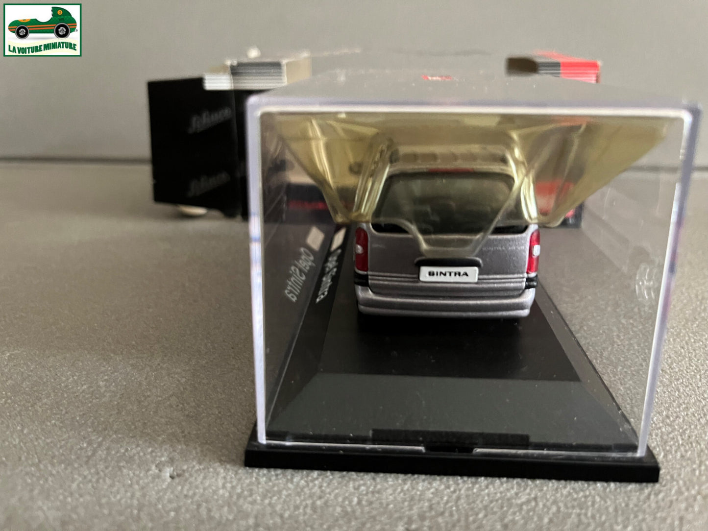 Voiture Miniature Opel Sintra Schuco au 1/43