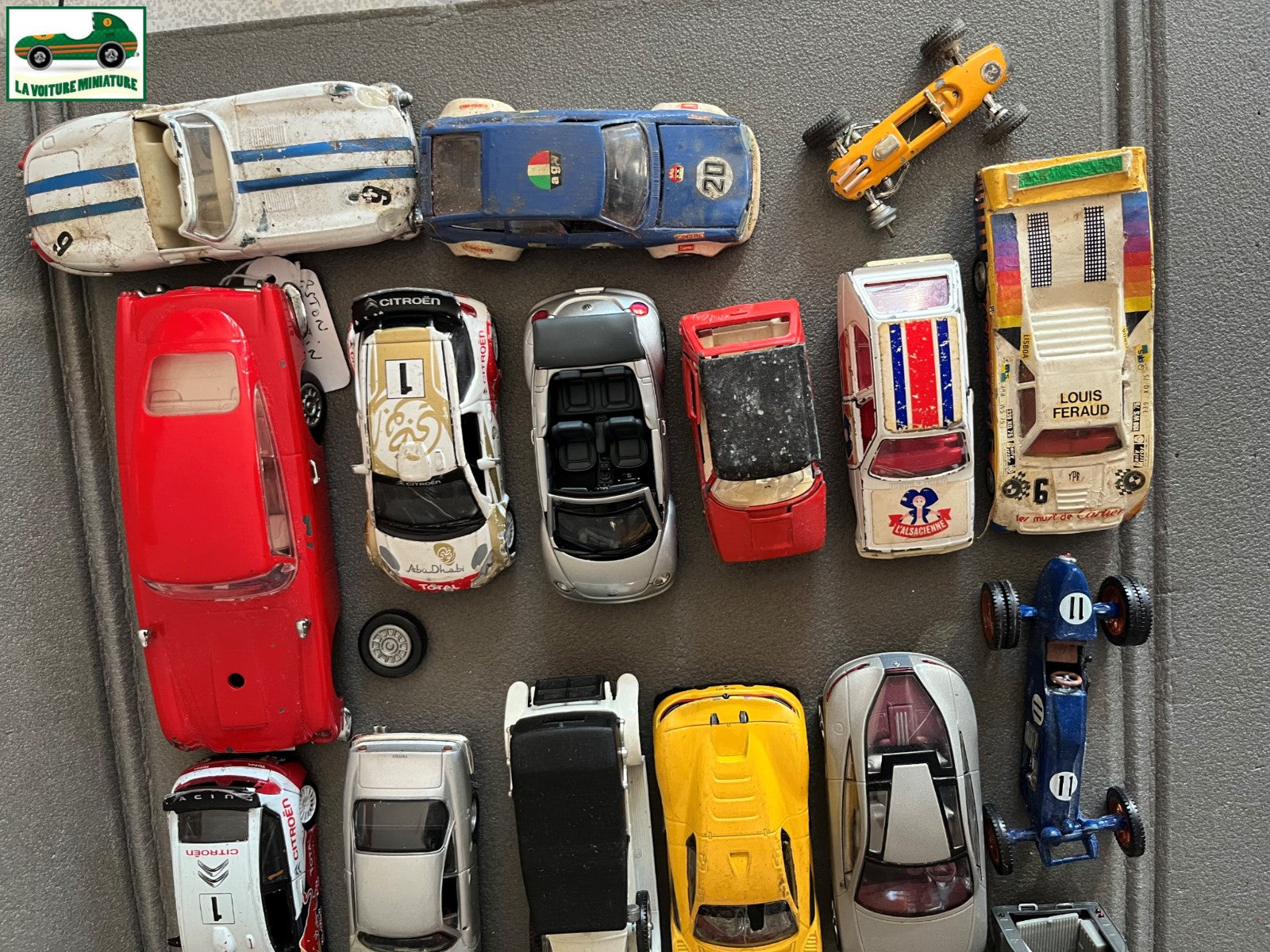 Miniature Lot 28 Voiture Modifiées Kit monté Epave 1/43 Défauts Pièces HS