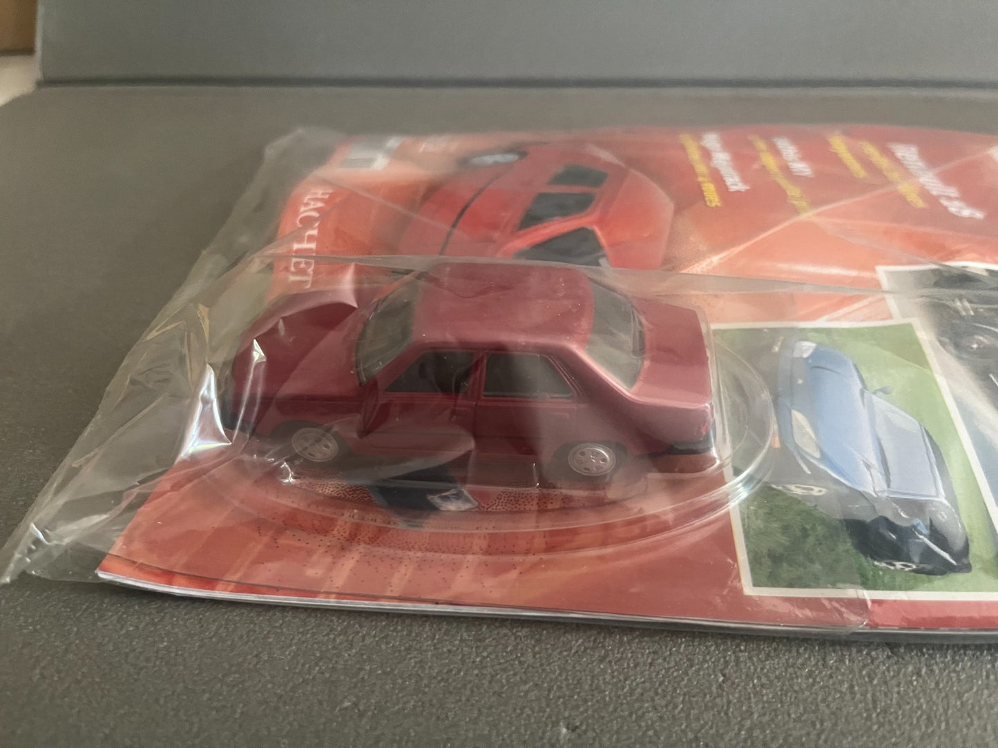 Voiture miniature Renault 18 Norev Hachette + Fascicule au 1/43