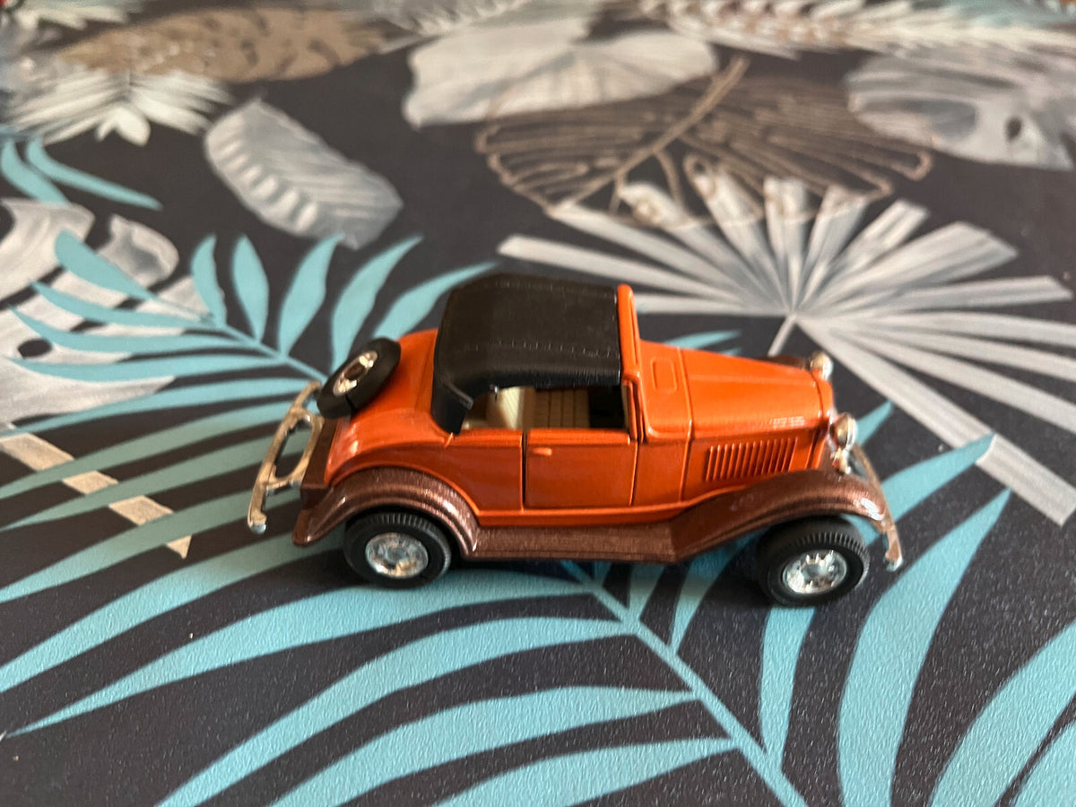Ancienne Voiture Miniature Ford Roadster N°8875 Made in China Friction