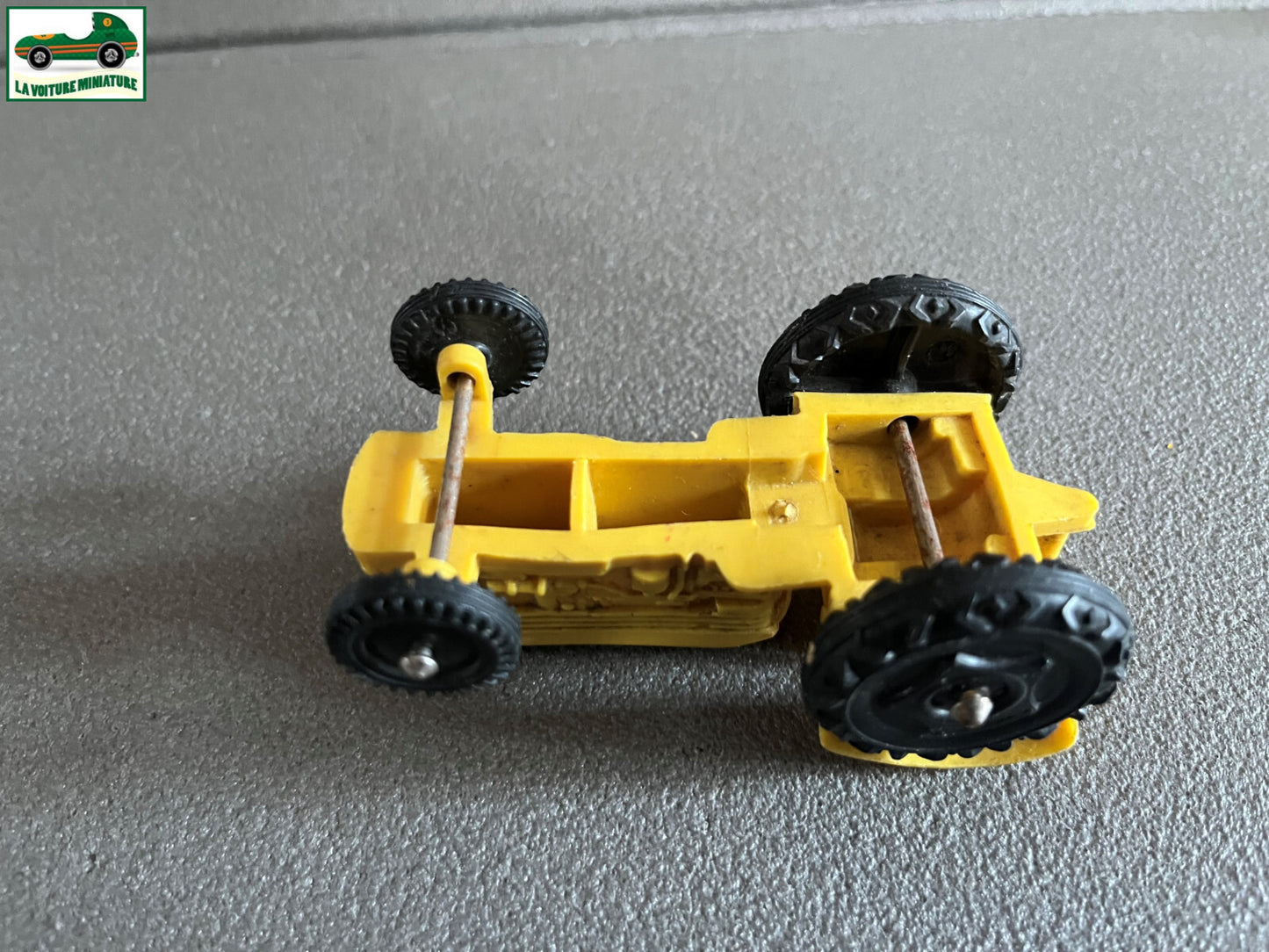 Voiture Miniature Ancien Tracteur Vinyl Line Plastique Gomme 1/43 idem Tomte