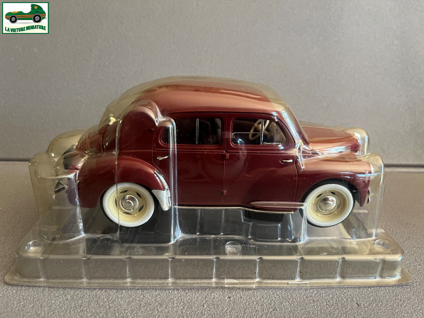 Voiture miniature Renault 4CV Solido 1/17 non 1/18