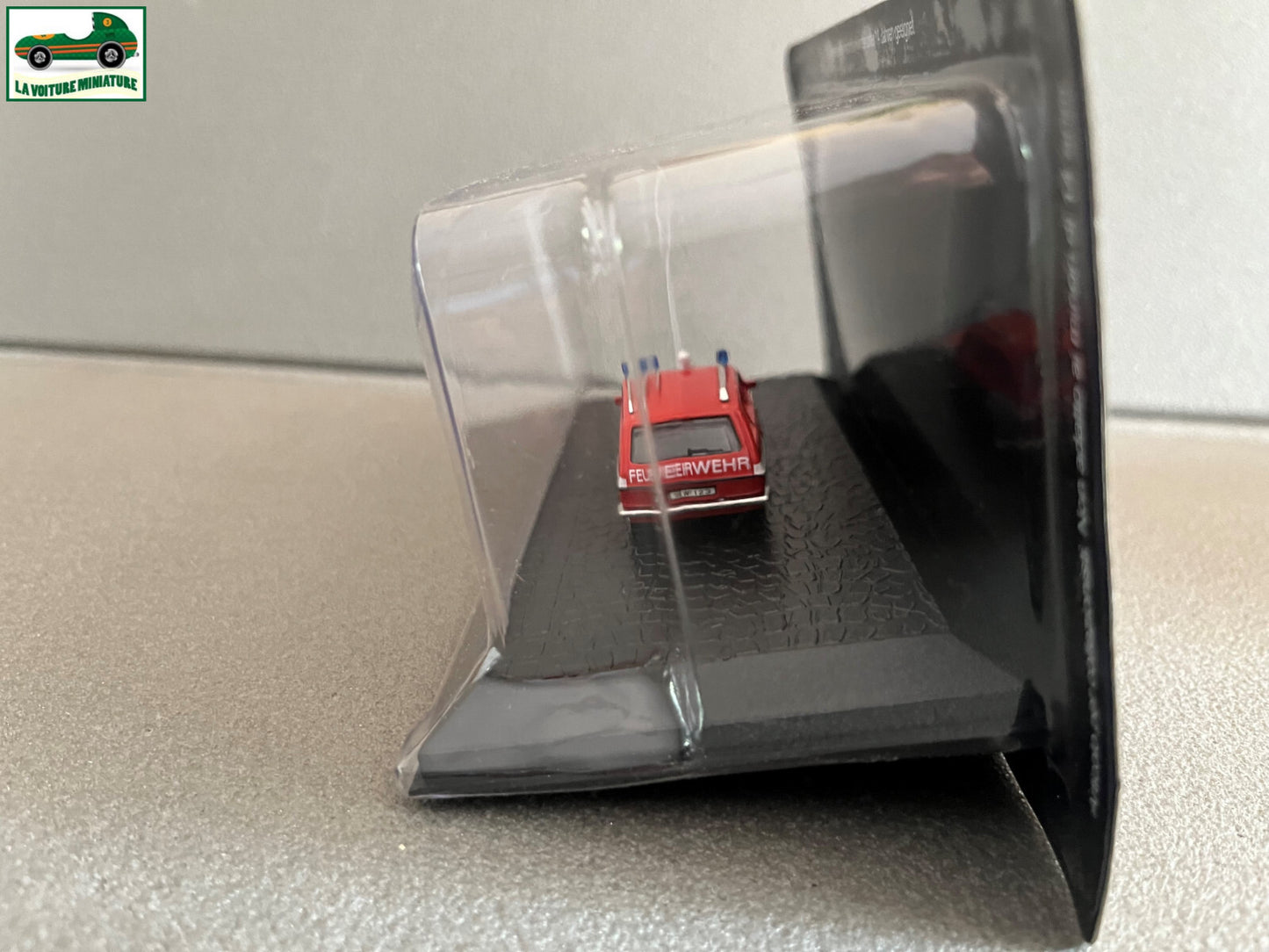 Miniature Voiture Camion de Pompiers Mercedes Benz W 123 DeAgostini au 1/72