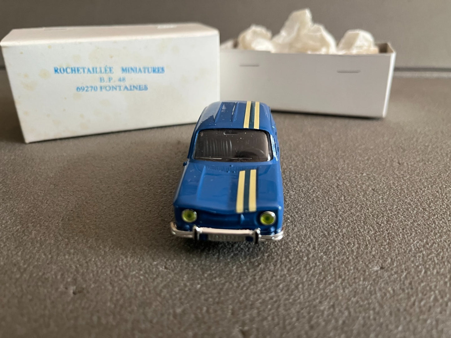 Jouet Ancien Voiture Miniature Renault R8 Gordini Rochetaillée 92 1/43