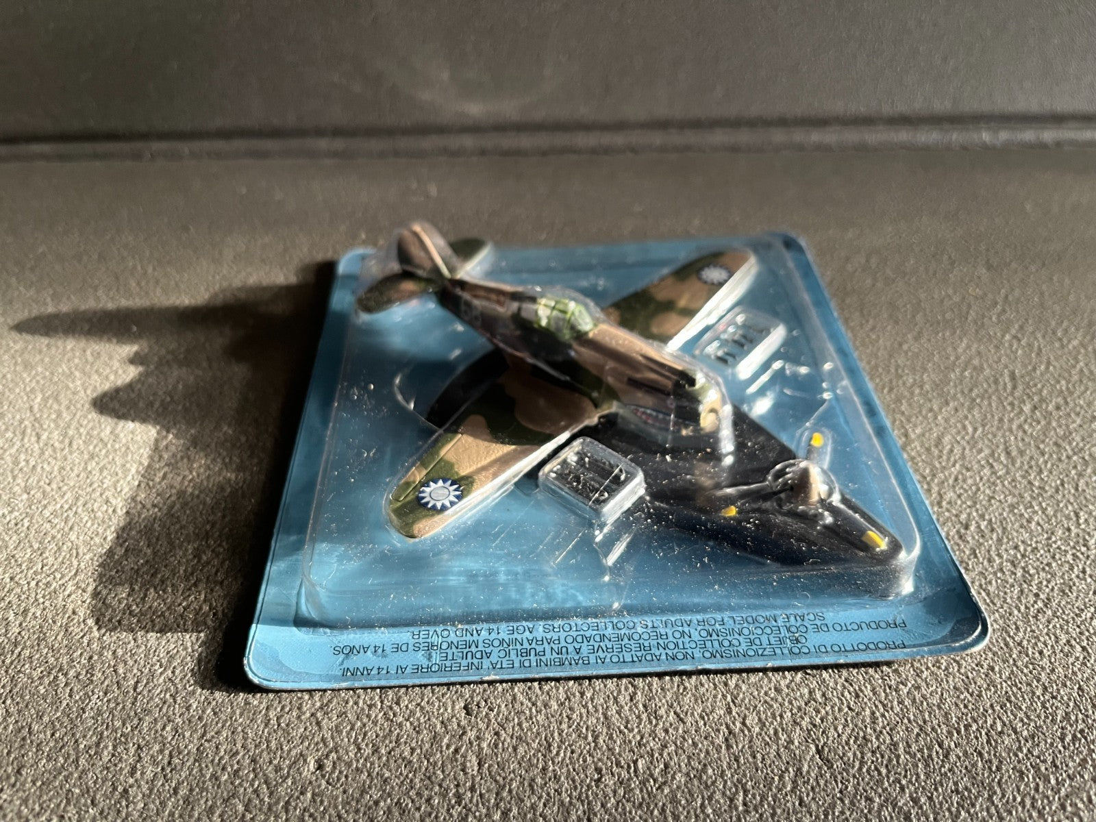 Avion miniature Militaire P-40B Fabbri Italeri 1/100