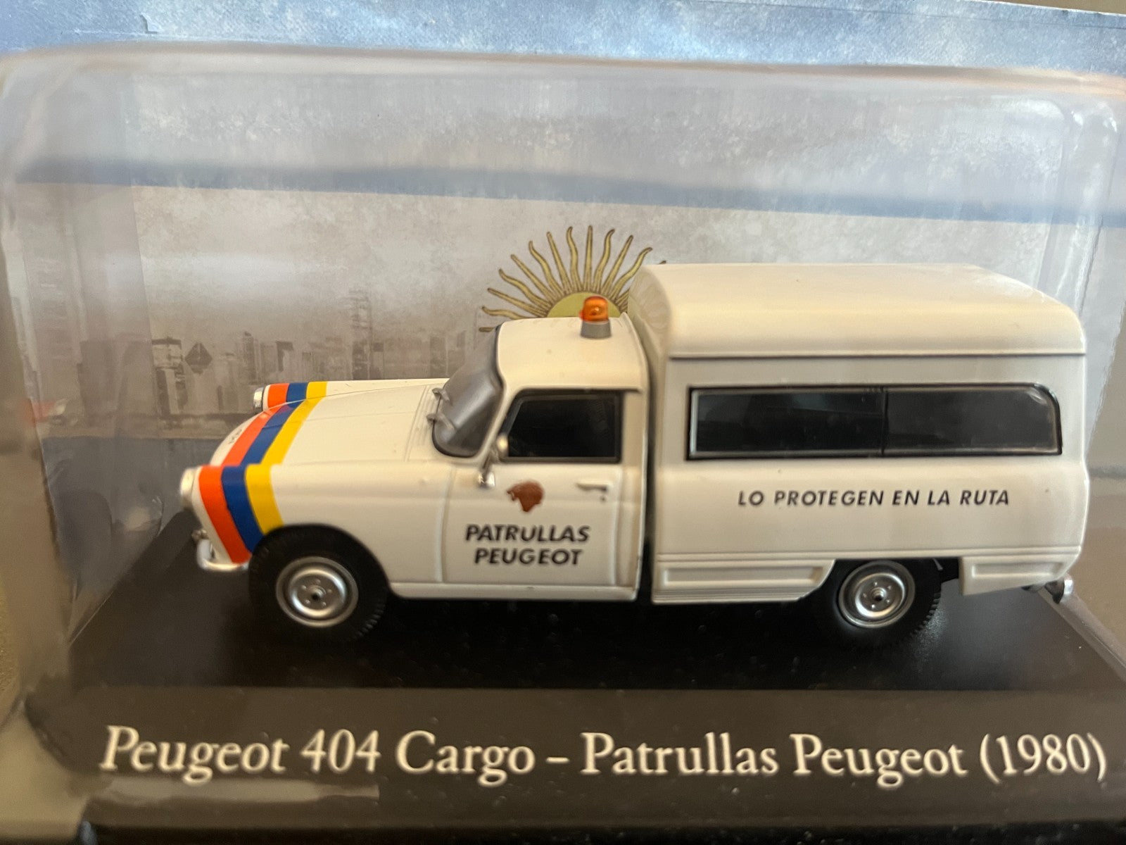Voiture Miniature Peugeot 404 Cargo Patrullas 1980 Ixo Argentine au 1/43