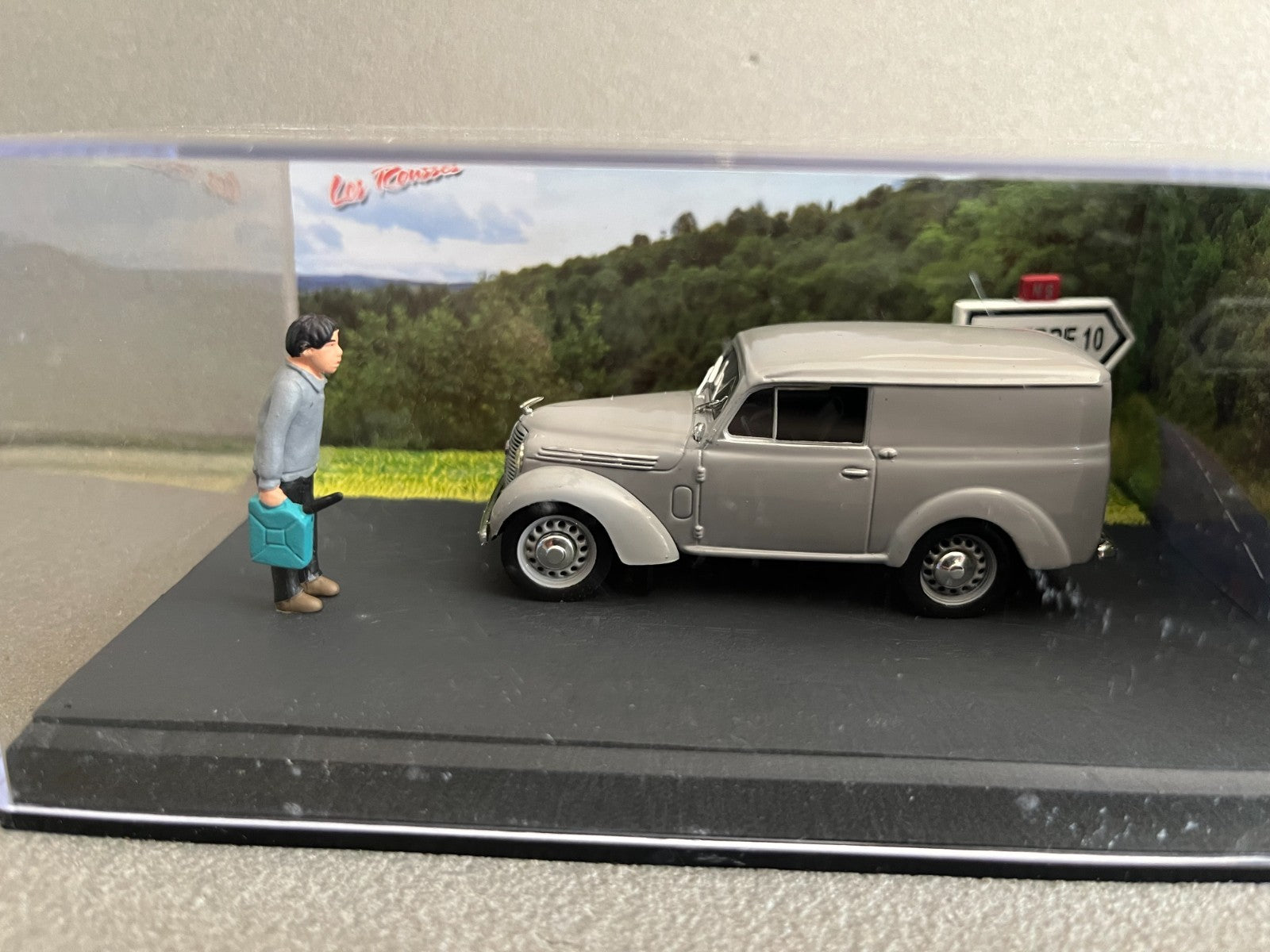 Voiture Miniature Renault Juvaquatre Etape 4 La Route Bleue RN7 1/43