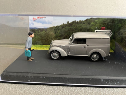 Voiture Miniature Renault Juvaquatre Etape 4 La Route Bleue RN7 1/43